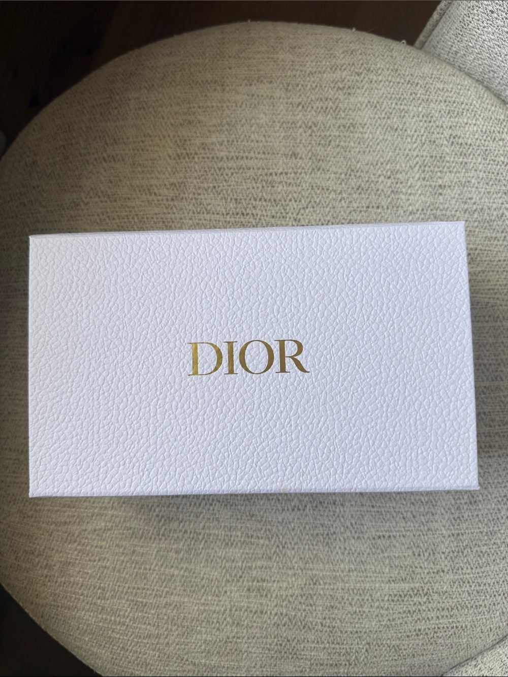 DIOR box with magnetic closure